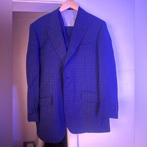 This is a 3 piece Tiglio suit.